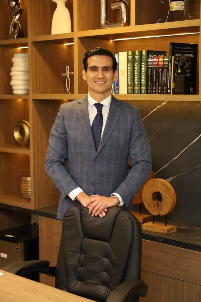 Dr. Misael Rodríguez, urólogo